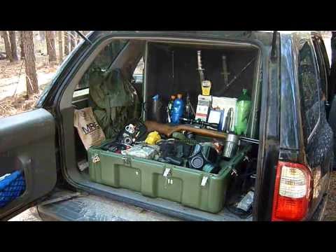 What Items Should Be in My Car Emergency Survival Kit?