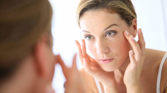 02-anti-Dermatologists-Debunk-10-Anti-Aging-Myths_239297989-goodluz-1024x683